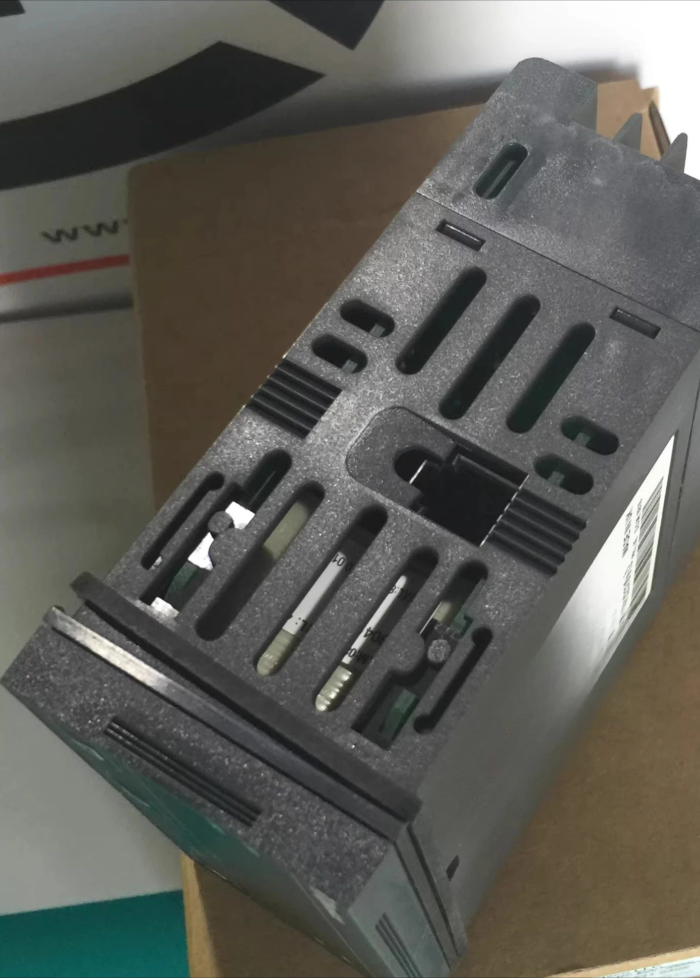 

Brand new original genuine single Nisco 1480 Dynisco14804100 pressure display table