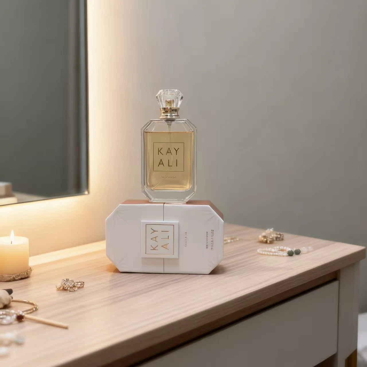 KAYALI 28 วานิลลา ไลท์ เอสเซนส์ 3.4 ออนซ์ (100 มล.) กล่องของขวัญ เหมาะสำหรับคริสต์มาสและโอกาสพิเศษอื่นๆ