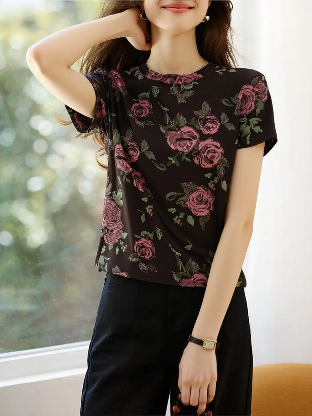 

Летняя свободная женская футболка с цветочным принтом, повседневная универсальная модель с коротким рукавом, новинка 2026 года, антивозрастной топ с открытыми плечами для летней носки