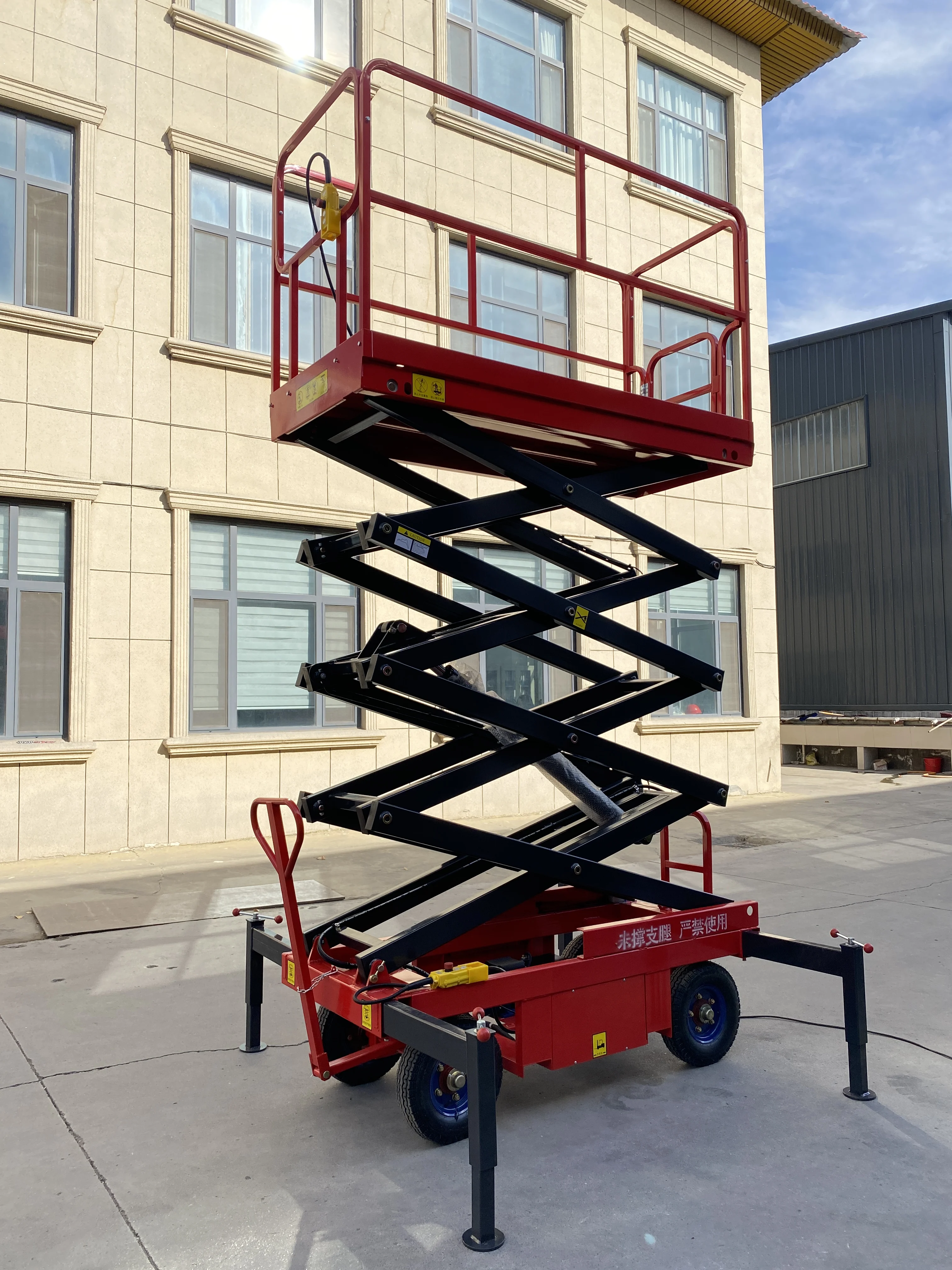Customized 5m-15m Scissor Lift Aerial Mobile Hydraulic Electric Steel Scaffold Elevator With 500kg Load Capacity And Remote Cont