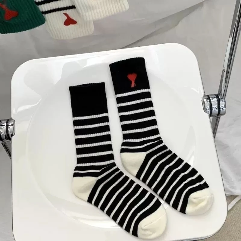 

[3 пары] Женские носки Y2K 2026 — черно-белая полоска, дизайн с красным сердцем, чистый хлопок, дышащие, антибактериальные, повседневные