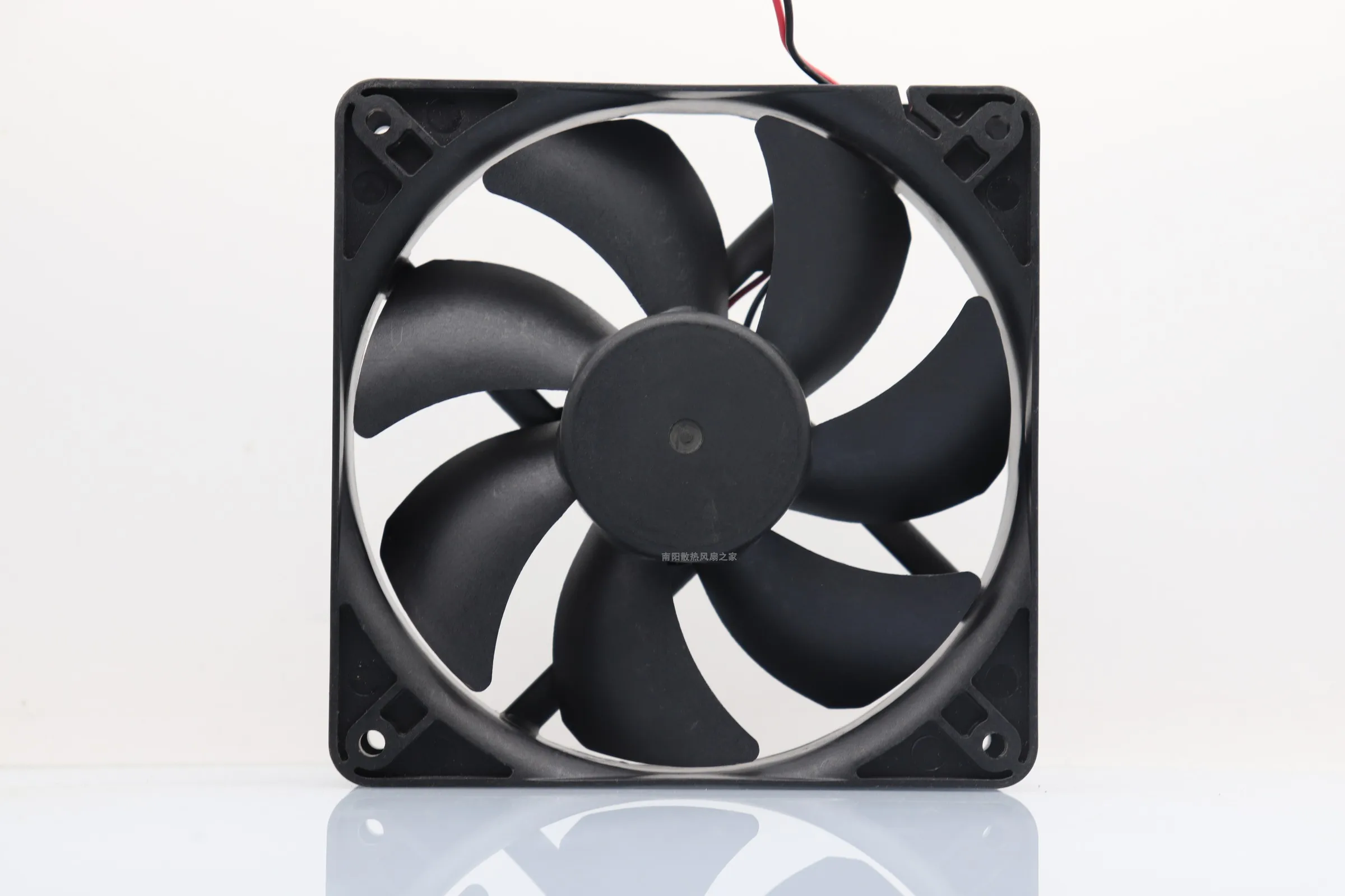 SUNON MEC0251V3-000U-A99 تيار مستمر 12 فولت 1.9 واط 120x120x25 مللي متر 2-سلك خادم مروحة التبريد