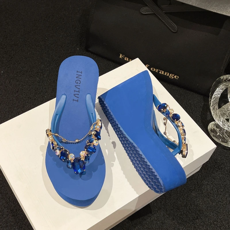 Infradito da donna di nuovo stile estivo con tacco a zeppa da donna con strass pantofole con tacco alto da esterno eleganti sandali da spiaggia di moda 2024