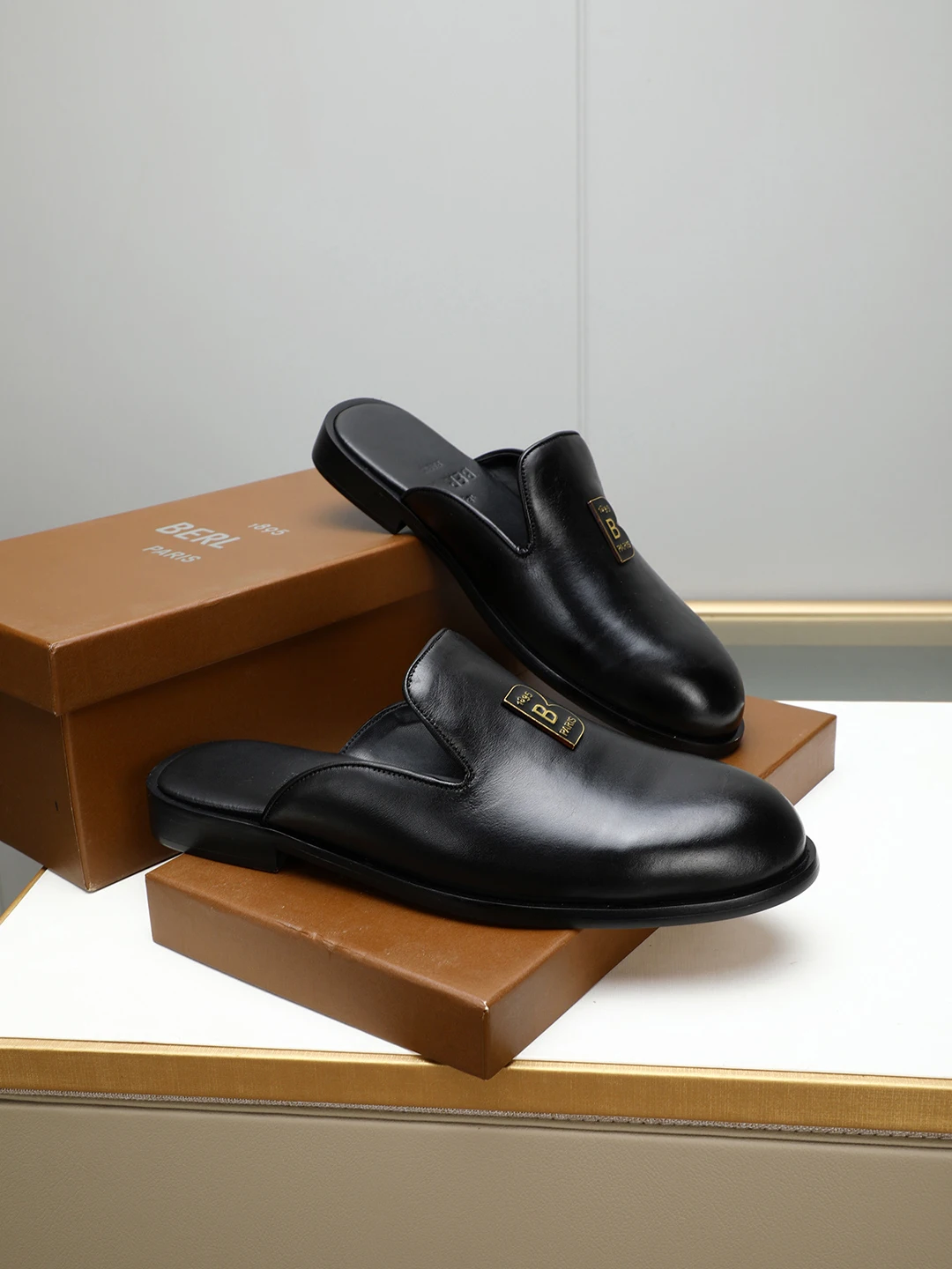 BLLIYOSS Mannen halve slippers 18995 Schoenen Nieuwe kalfsleer stiksels hoge kwaliteit reliëf sculptuur Reliëf badge maat 38-46