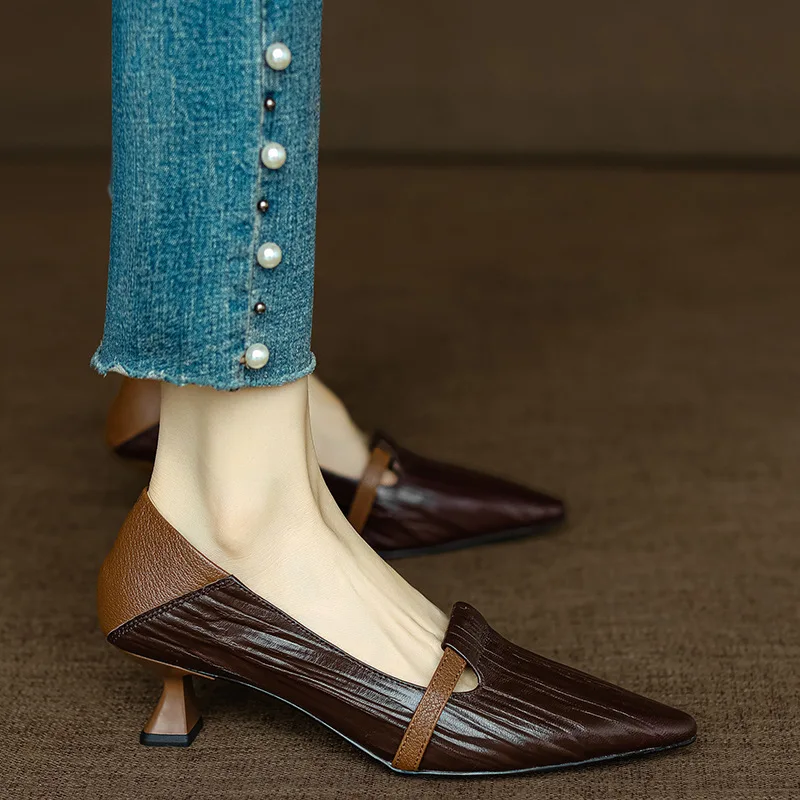 Scarpe singole con tacco basso da donna Scarpe da lavoro da ufficio classiche a punta autunnali con bocca bassa e slip-on retrò con tacco a forma di gatto