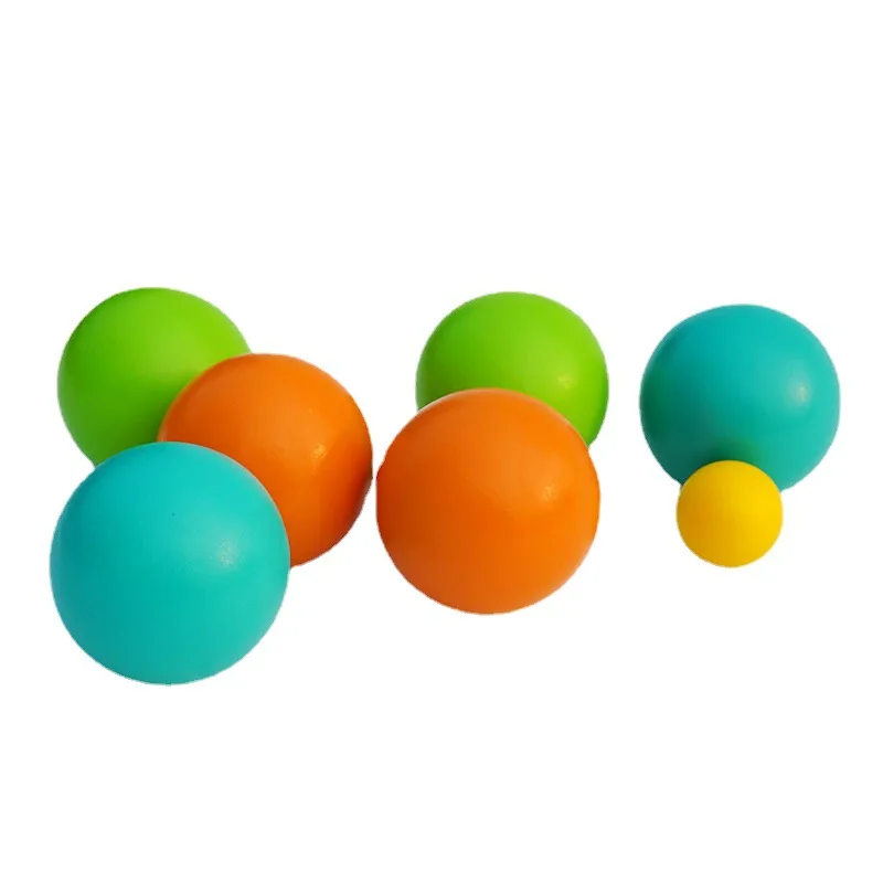 لعبة Bocce الكرة في الحديقة الهدف رمي الكرة الكبيرة مطاردة الكرة الصغيرة لعبة الأسرة في الهواء الطلق لعبة الخشب الصلب
