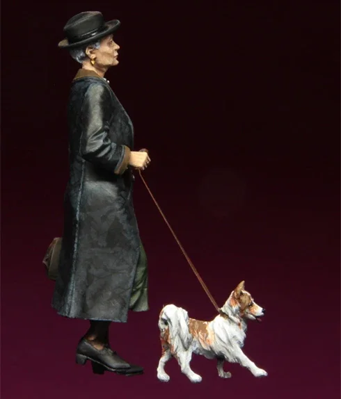 1/35 Scale Resin Figures Assembled Model Kit-C196 Hobby Collection Miniature Elderly Lady with Pet Dog Unassembled & Unpainted