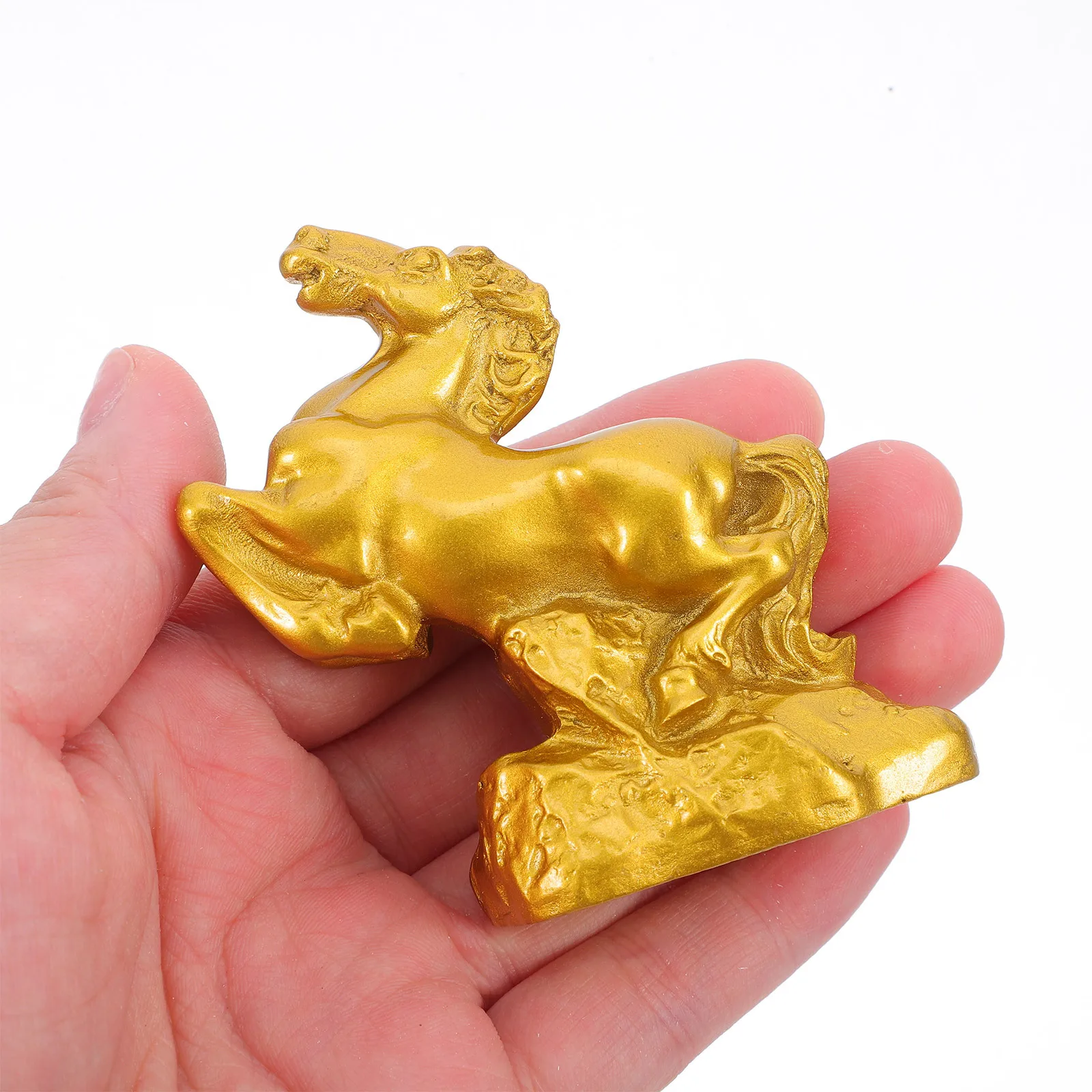 

Decorative Resin Horse Sculpture Feng Shui Good Luck Symbol for Living Room Office Desktop Car Dashboard Ornament