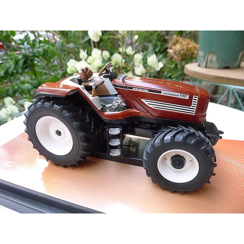 Diecast UH 1:32 Scale FIAT Centenario Unmanned Tractor Agricultural Alloy Car Model Collectible Toy Gift Souvenir Display