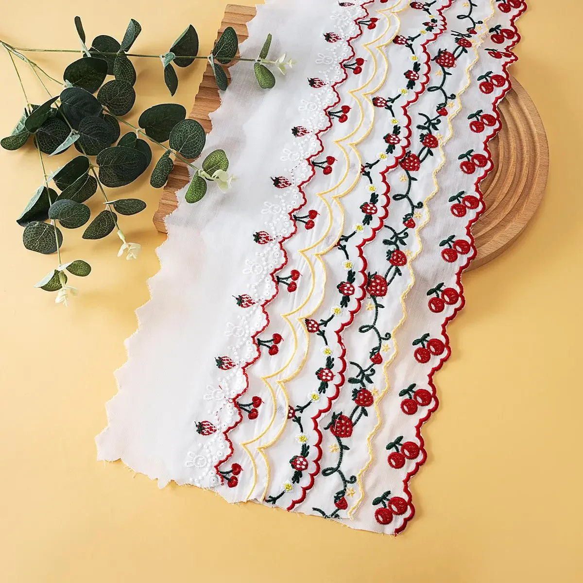 Bonito cereja morango algodão bordado cor renda diy roupas artesanais tecido vestido acessórios