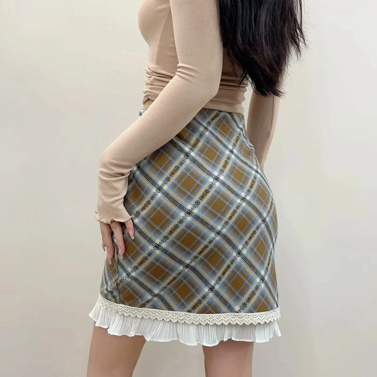 Spicy Girl Design Sense Checkered High Waisted Slim Half Length Skirt Women's 2024 New Lace Splicing Wrapped Hip Skirt H1IH