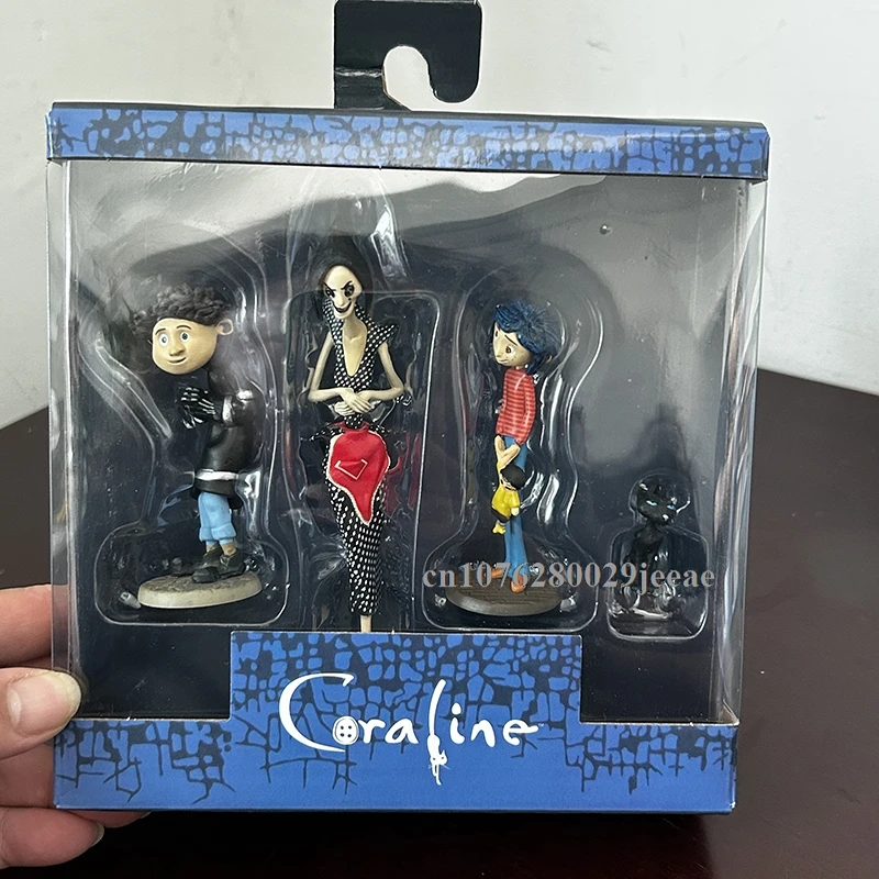 

Coraline Boy Crooked Персонаж Mr. Bobinski Ghost Mother Cat Scene Набор из 3 предметов Фигурка Модель Игрушки Рождественский подарок на Хэллоуин