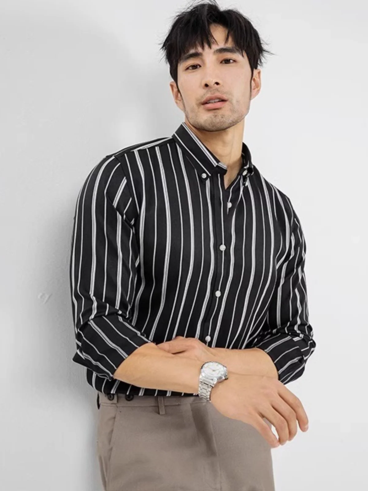 

Мужская повседневная рубашка в полоску с длинным рукавом, немнущаяся, не требующая глажки, весна-осень, для деловых поездок, модная, приталенная, стандартного кроя, тонкая.