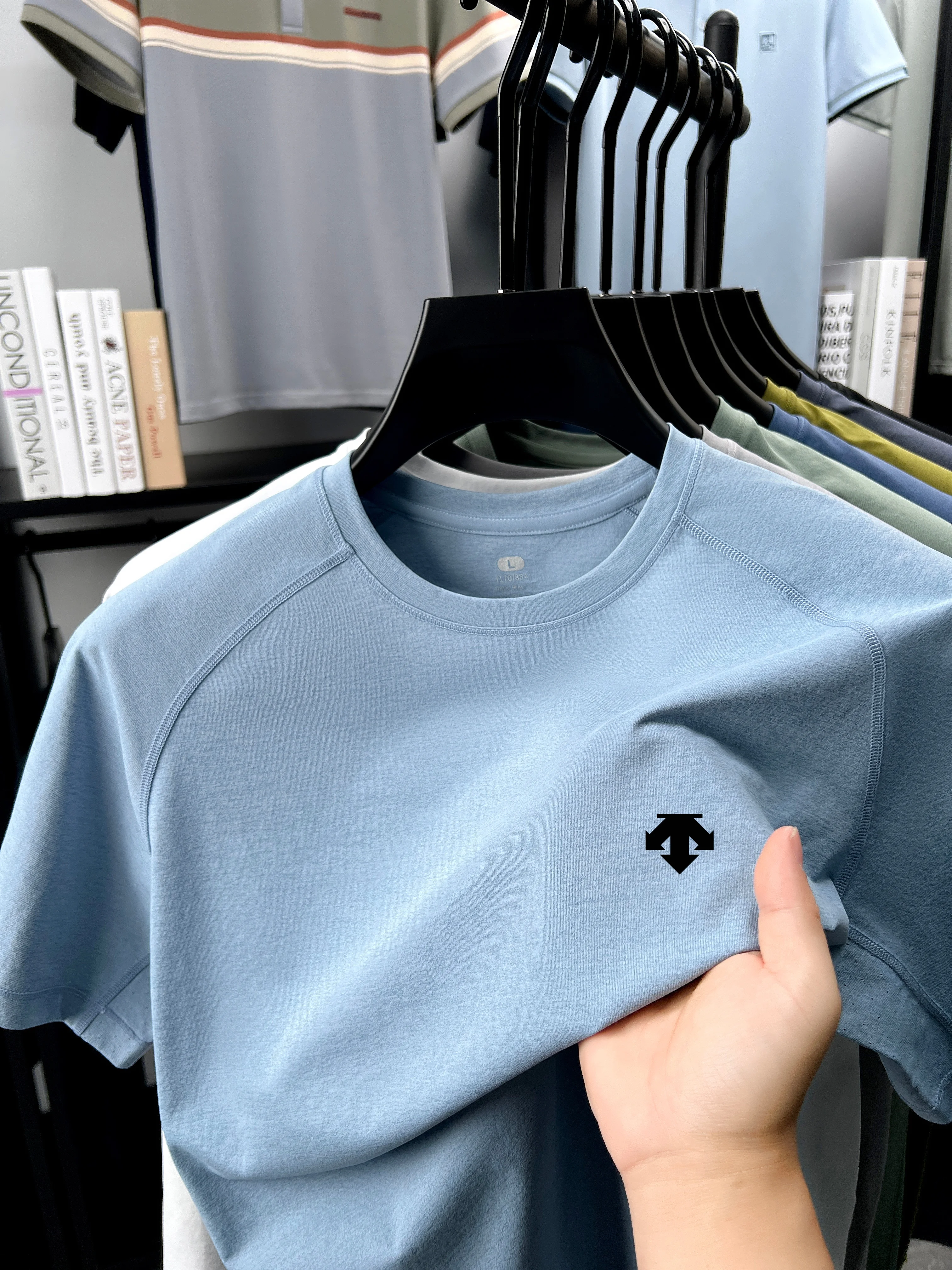 Sommerliches Herren-T-Shirt aus leichter Luxusmarke, Original Boutique, bedruckt, aus Eisseide, kurzärmelig, Rundhalsausschnitt, Outdoor, Business Casual Oberteil