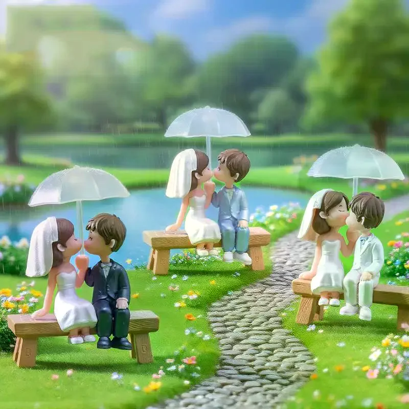 Doll Umbrella-Holding Kissing Couple Figurines Ornament Lovers Figure Cake Decorations DIY Miniatures Desktop Decor Gifts Mini