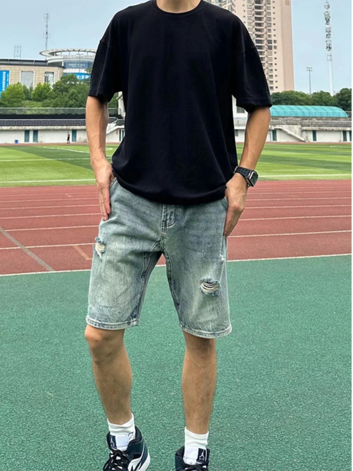 

Синие рваные джинсовые шорты для мужчин, летние, в американском уличном стиле, выше колена, модные прямые повседневные брюки для подростков