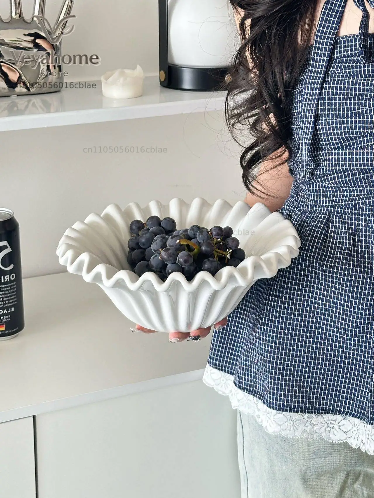 Cream-style fruit plate, white fruit bowl storage plate, dining table decoration, high-end artistic display, niche display