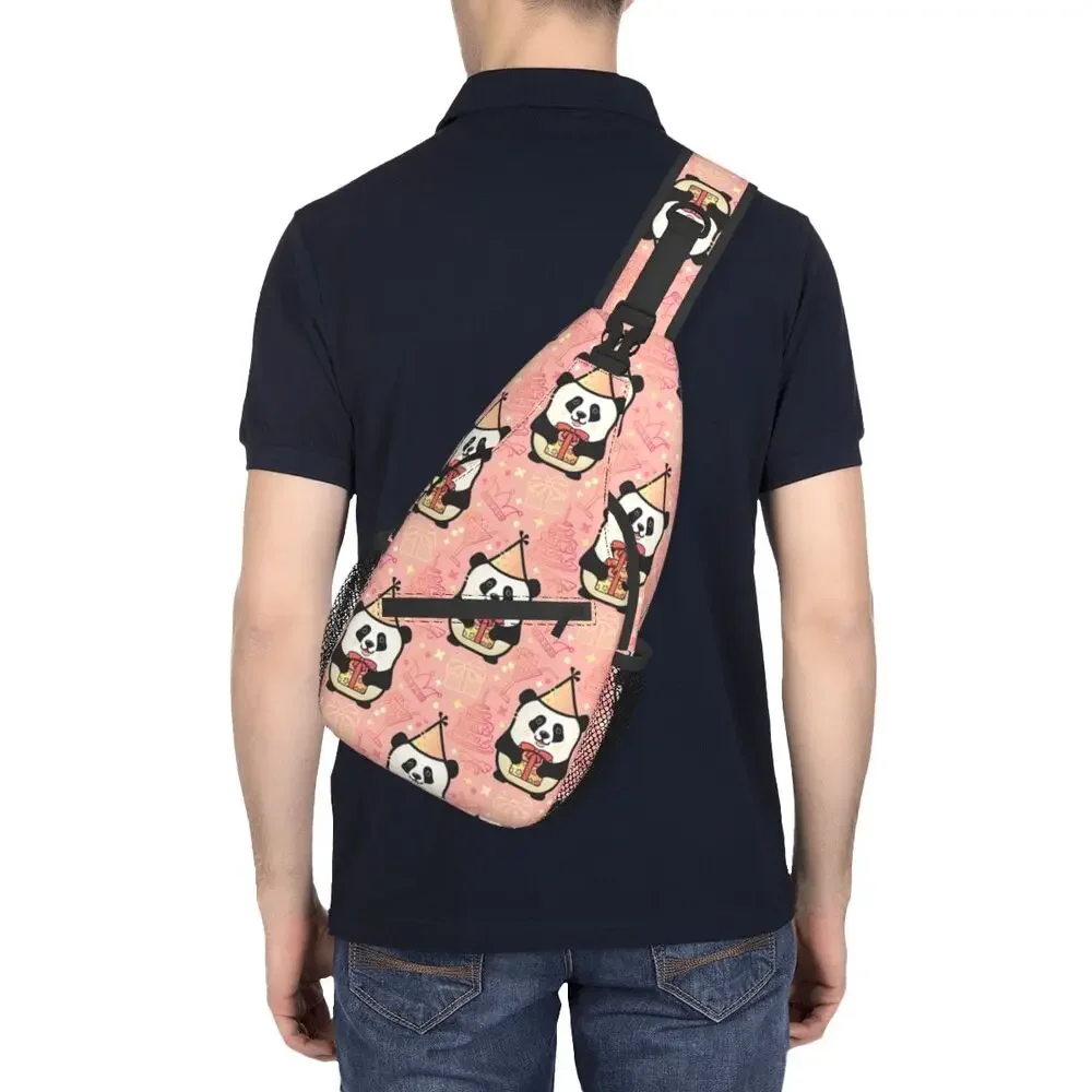 Cool Funny Panda en sombrero de fiesta bandolera Sling mochila hombres lindo Animal oso hombro pecho bolsa para senderismo