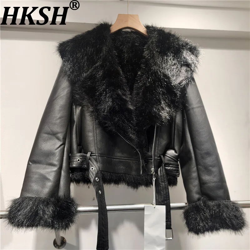 

HKSH 2025 Winter New Women Short Overcoat Faux Fur Large Lapel Patchwork PU Leather Zipper Motorcycle Streetwear Jackets HK12494