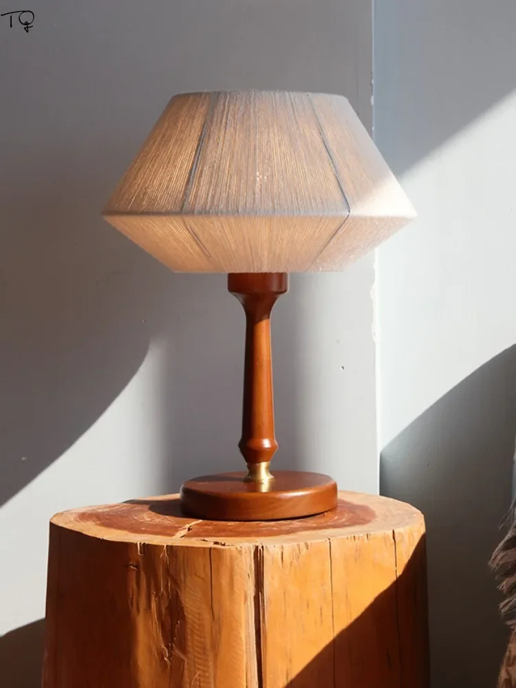 Japanese Wabi-sabi Retro Solid Wood Table Lamp Bedroom Bedside Art Decorative Desk Lights Living Room Sofas Coffe Talbe Study
