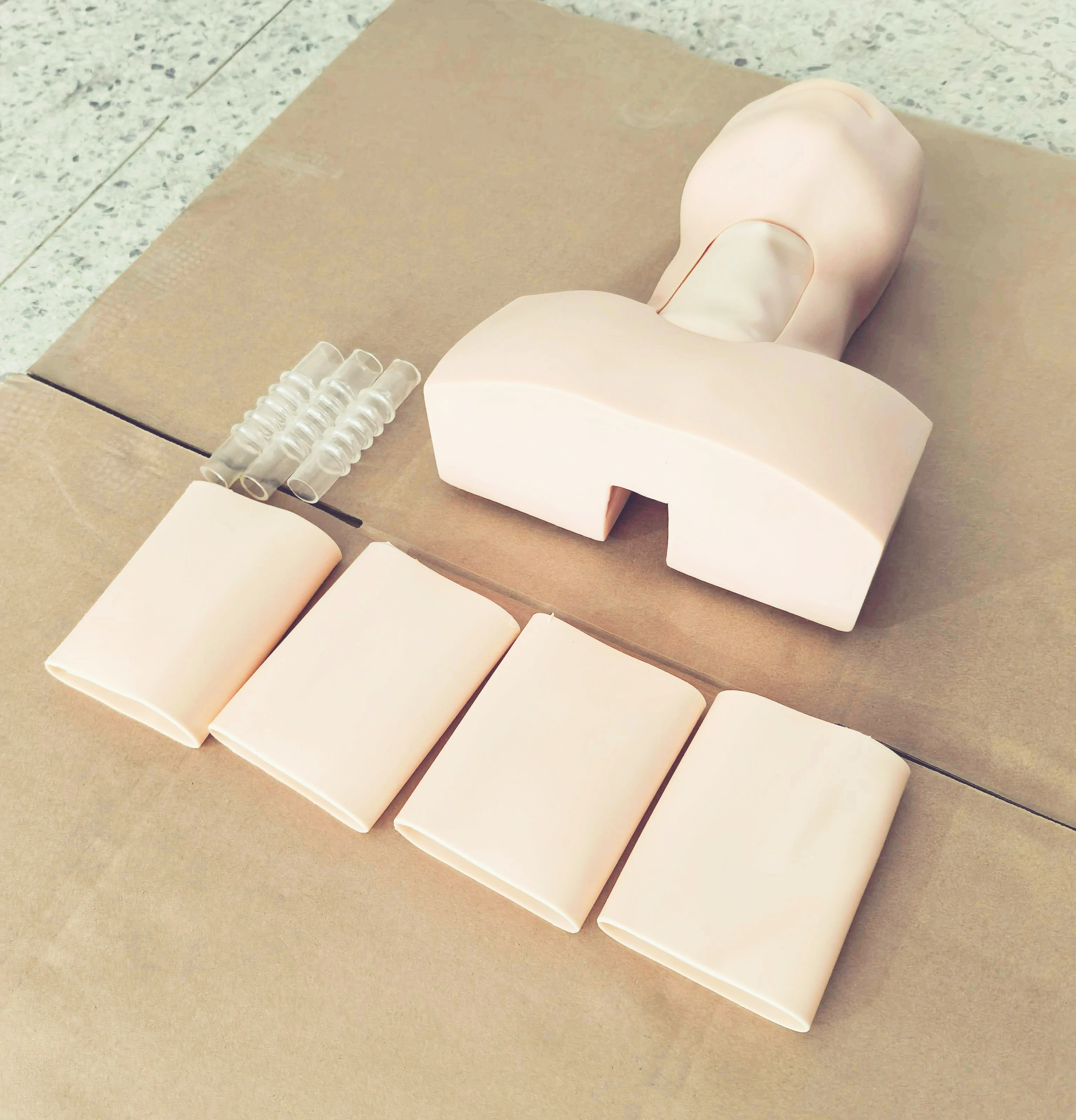 Bagged Tracheotomy Training Model Reusable Cricothyroid Membrane Puncture Simulator for Medical First Aid Teaching