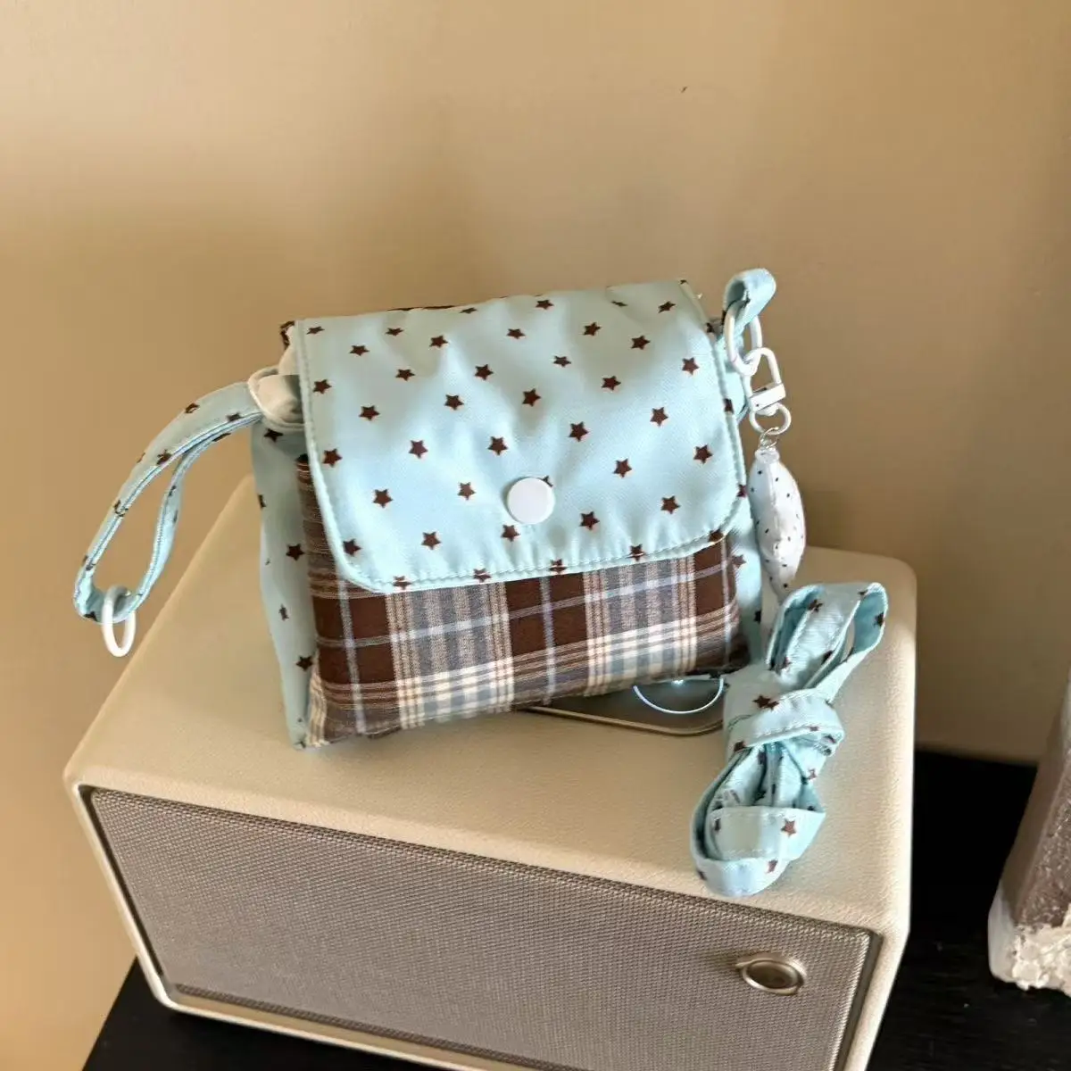 Korean Ins High Beauty Star Grid Cute Portable Camera Bag for Girls Going Out for Storage Small Shoulder Bag Carry on Bag Gift