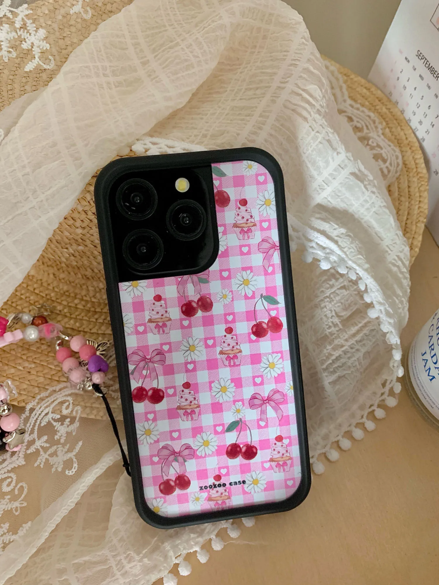 Ins cherry phone case for iphone 15pro 15 13 pro max summer bracelet 13pro 12 14 15promax pink lattice flower balck frame conque