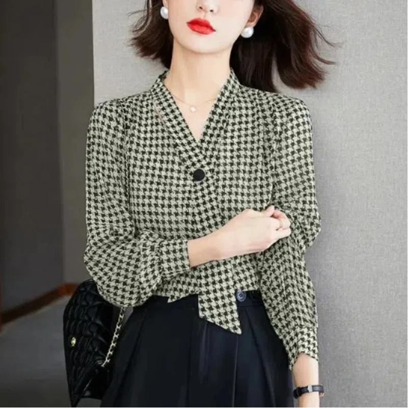 Thousand Bird Grid Women\'s 2024 Spring and Autumn New Splicing Button Design Sense V-neck Grid Pattern Fashion Long Sleeve Top