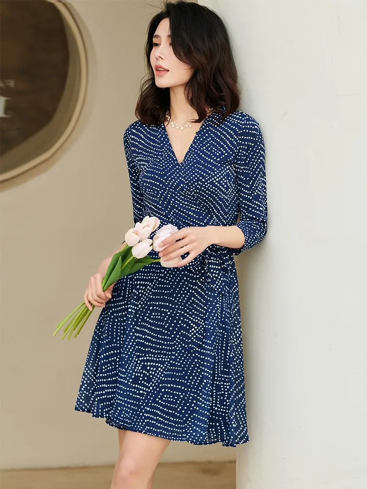 

Синее платье в горошек с V-образным вырезом, утягивающее, с юбкой А-силуэта, летнее, для повседневной носки, с завышенной талией, из смесового полиэстера и спандекса
