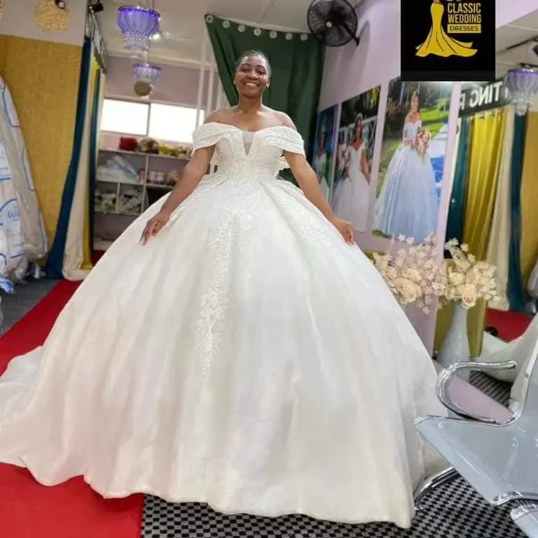 Customized  Off The Shoulder Chinese Factory Directly Wedding Dresses Lace Appliqued Bridal Gowns