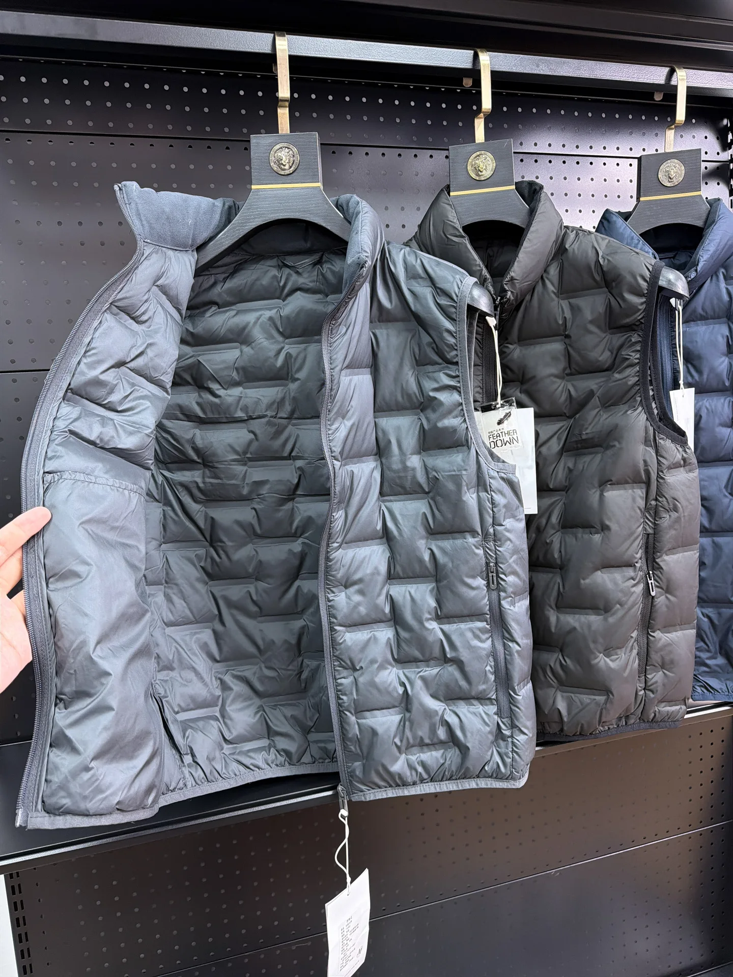 Waterproof High Density Weave down Vest Men's Seamless Heat Preservation Stand Collar Simple Fashion Urban Outdoor Wear