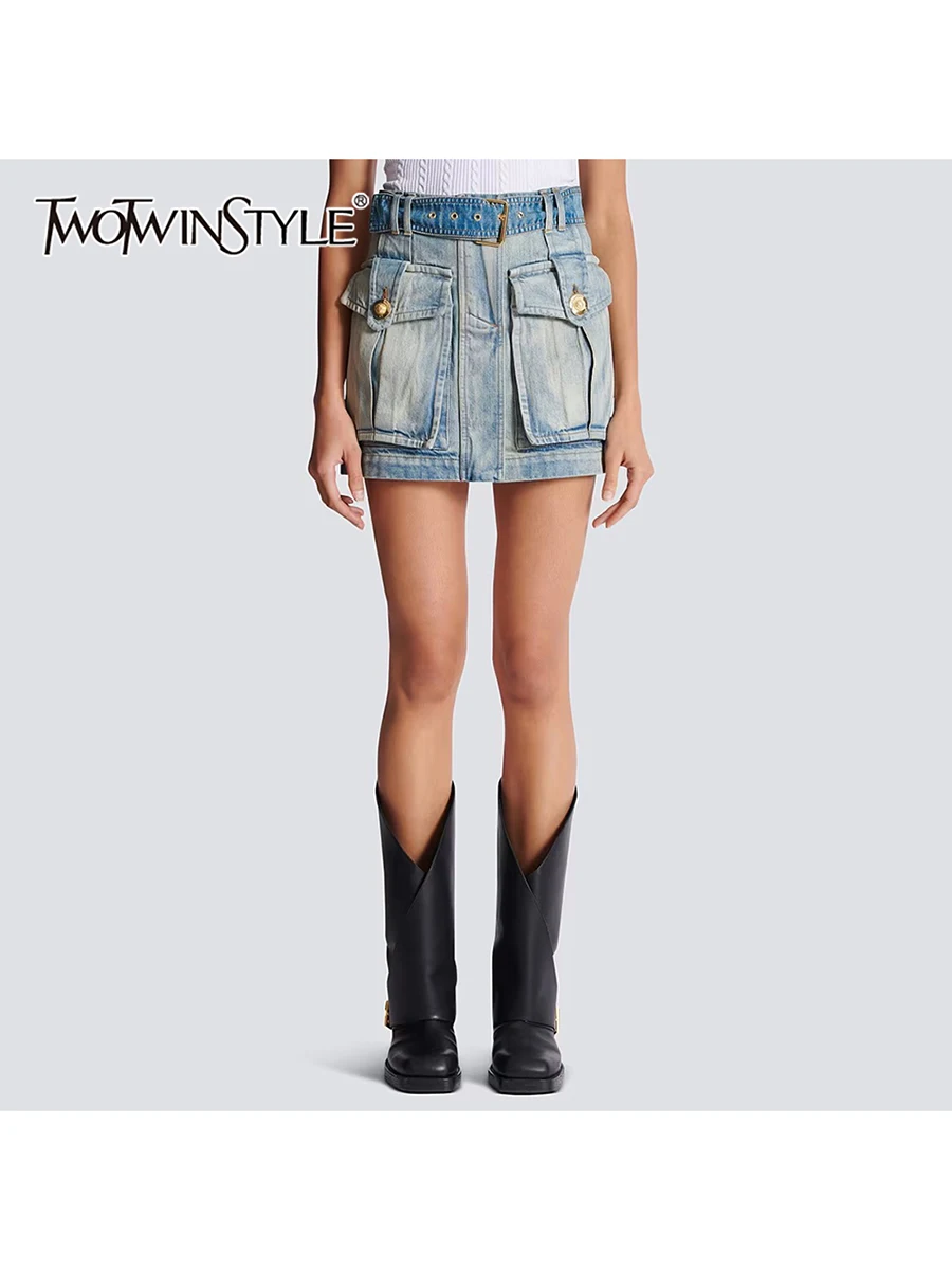 TWOTWINSTYLE Hot Girl Style Cargo Gonne corte per le donne Vita alta Patchwork Lace Up Nozioni di base alla moda Gonna di jeans Donna Nuovo