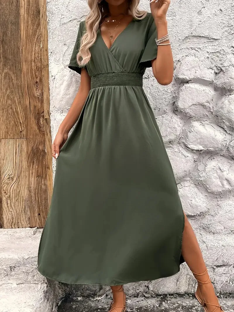 Abito longuette definito in vita con scollo a V verde oliva da donna alla moda con spacco laterale, maniche corte, abito casual per la data quotidiana