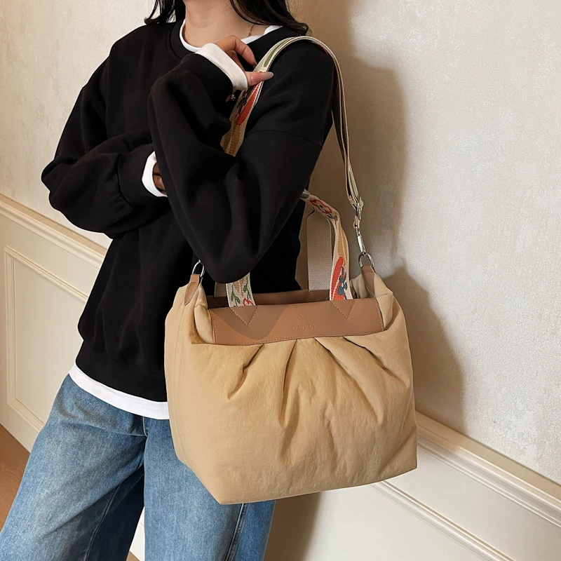 مطوي تصميم الأزهار حزام صغير حمل الحقائب للنساء نسيج النايلون سعة كبيرة الكتف حقيبة كروسبودي حقائب اليد العلامة التجارية الأصلية