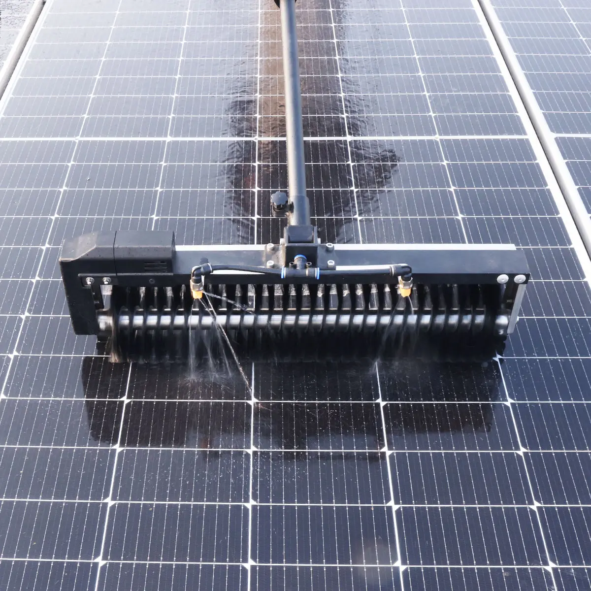 Solar Panel Cleaning Equipment Photovoltaic Cleaning Replaceable Roller Brush With 7.5M Telescopic Pole