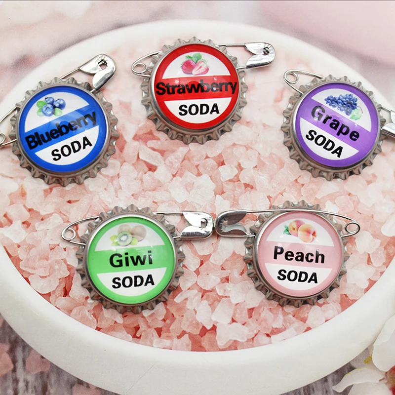 Fashion Juice SODA Bottle cap Pins Brooches Custom fruit Grape Peach Kiwifruit Strawberry Blueberry Bottle cap Jewelry Safe Pins