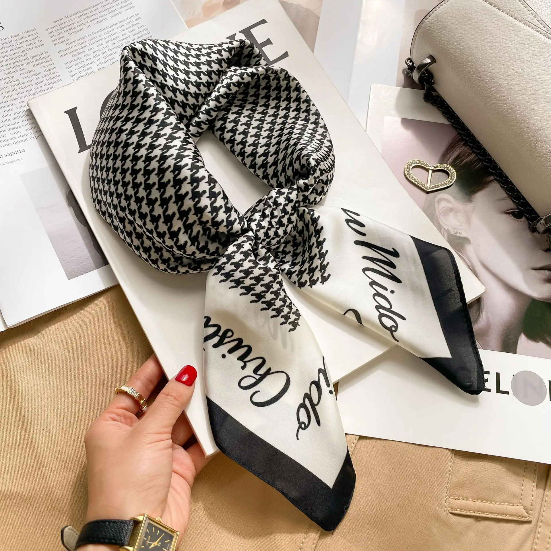 

Высококачественный квадратный шарф с принтом «гусиные лапки» для женщин, шелковый шарф с буквами CHRISTIAN, модный универсальный платок, шарф-бандана