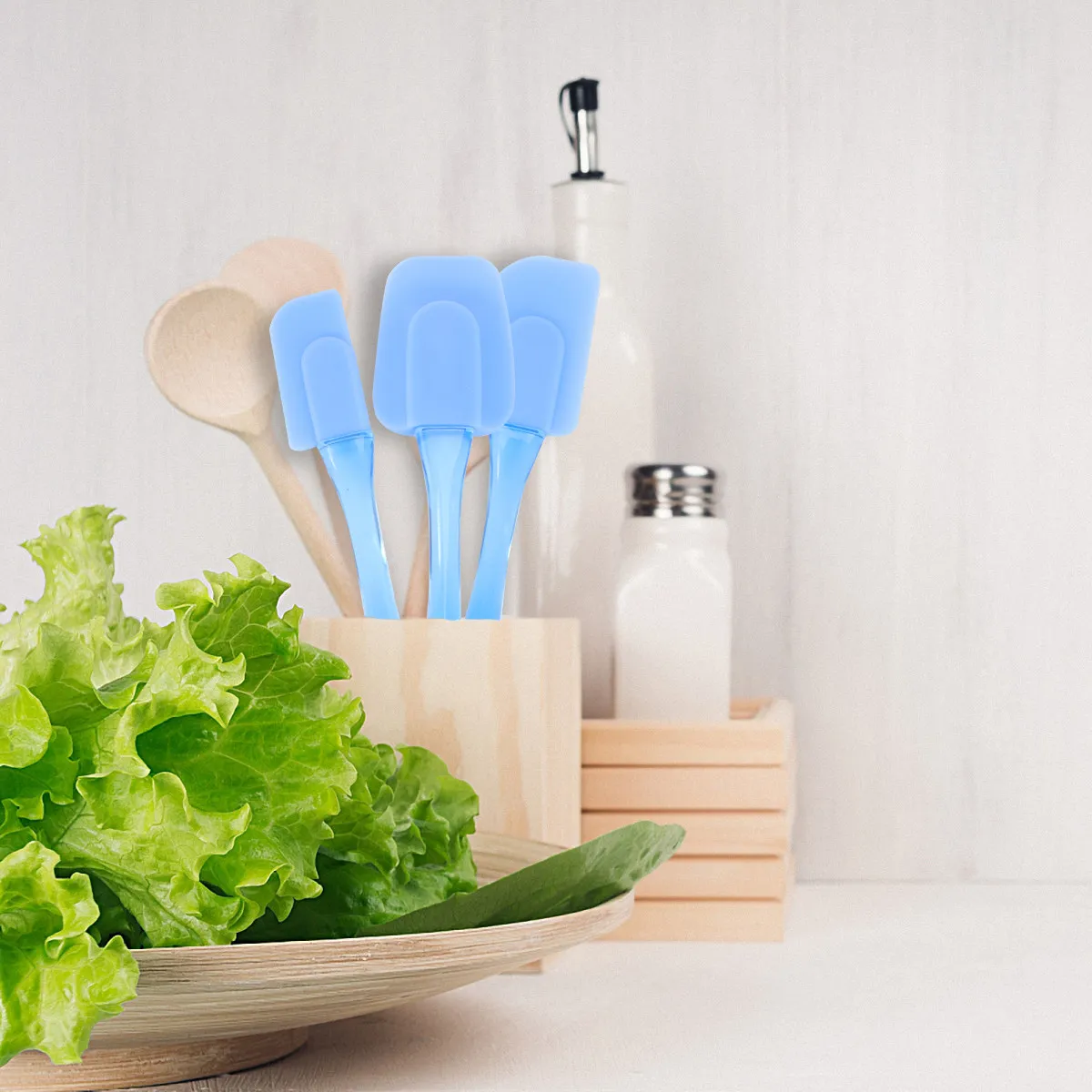 

3Pcs Blue Silicone Spatula Set Stain Odor Resistant Gentle on Cookware Perfect for Pancakes Burgers Melting Chocolate Baking