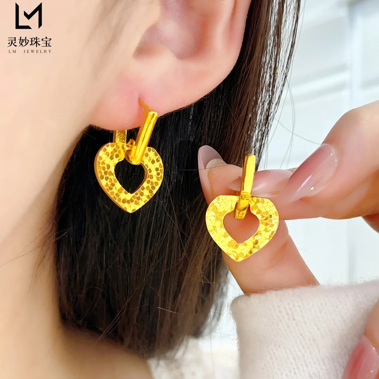 

Bright & Dynamic Love Crushed Ice Dragon Scale Earrings For Women 24K Gold AU999 | Crushed ice dragon scale, shiny and delicate