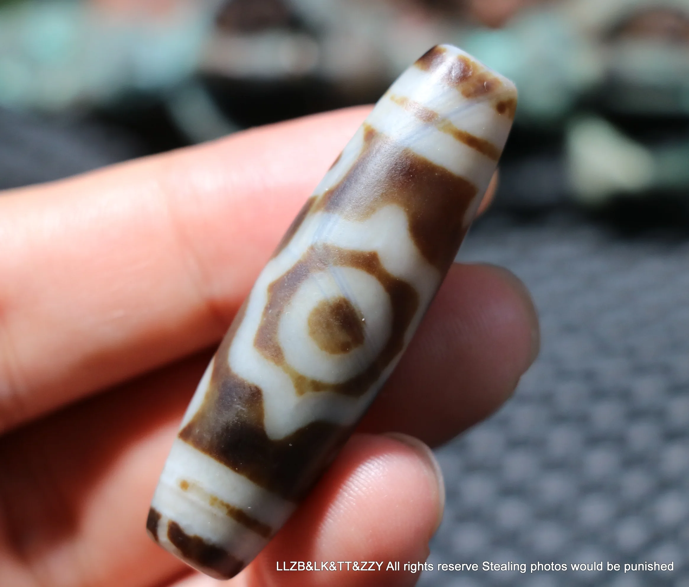 

Magic Power Tibetan Old Agate 4 Eye Kwan Yin Eye Ruyi dZi Bead Pendant Amulet Talisman Lkbrother Sauces Top Quality UPD0907A61