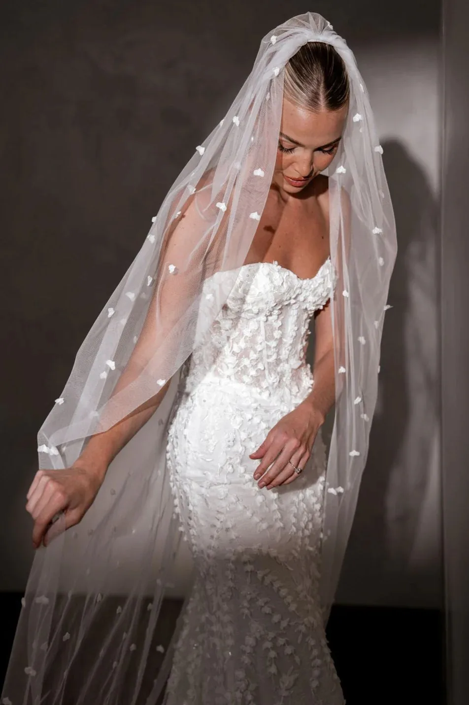 Beaded Exquisite Bridal Veils Long Cathedral Veil Bling Wedding Veils with Comb Vestido De Noiva Accessorie for Bride Customized