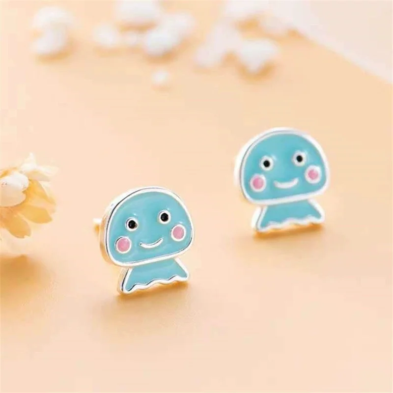 Hot selling new 925 sterling silver fashionable simple cute little octopus doll smiling cute marine creature earrings female