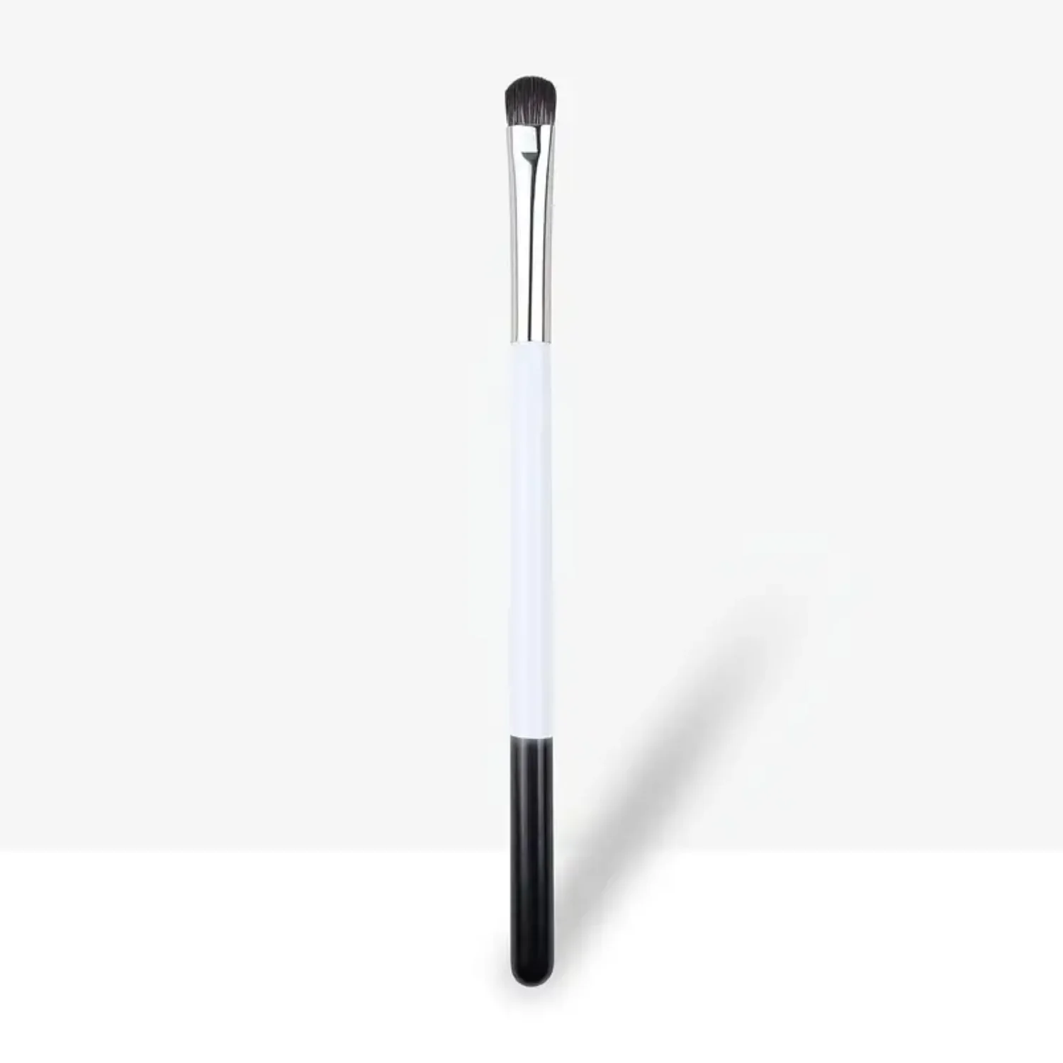 

High Quality Two Tone Eyeshadow Brush, For Blending Eyeshadow, Eyeliner, Crease, Eyebrow