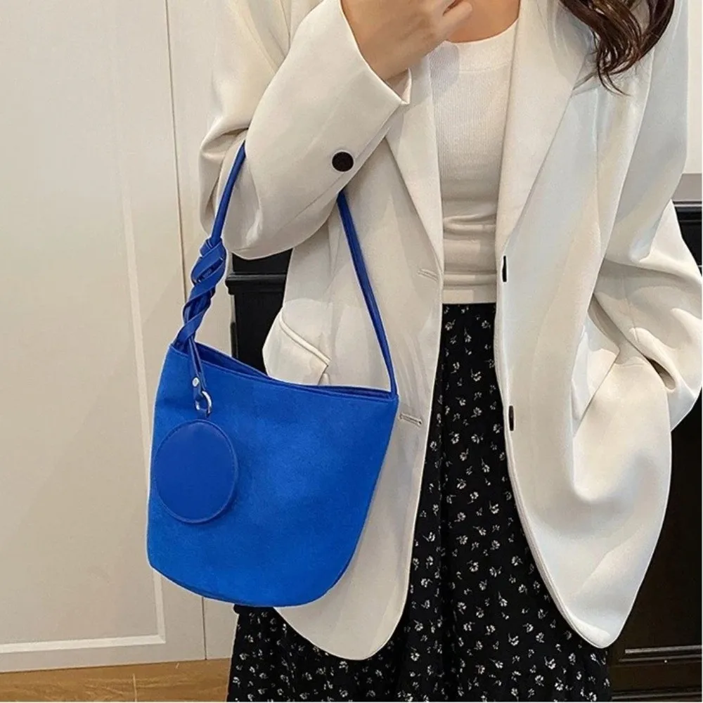 Modische Einfarbige Wildleder-Beuteltaschen mit Großer Kapazität, Schnallenverschluss-Schultertasche, Tragetasche für Damen – Detail 7