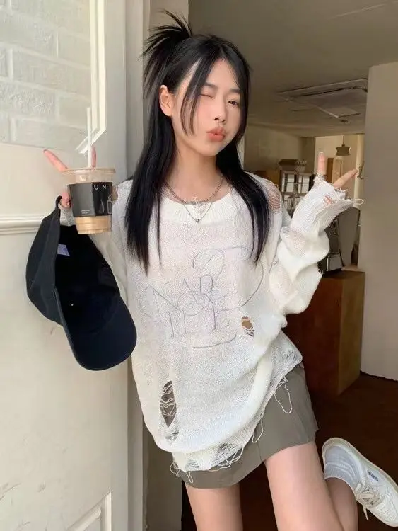 Korejpaa 얇은 수 놓은 중공 니트 스웨터 여성 가을 ​​새로운 한국 스타일 라운드 넥 긴 소매 찢어진 탑 풀 Femme