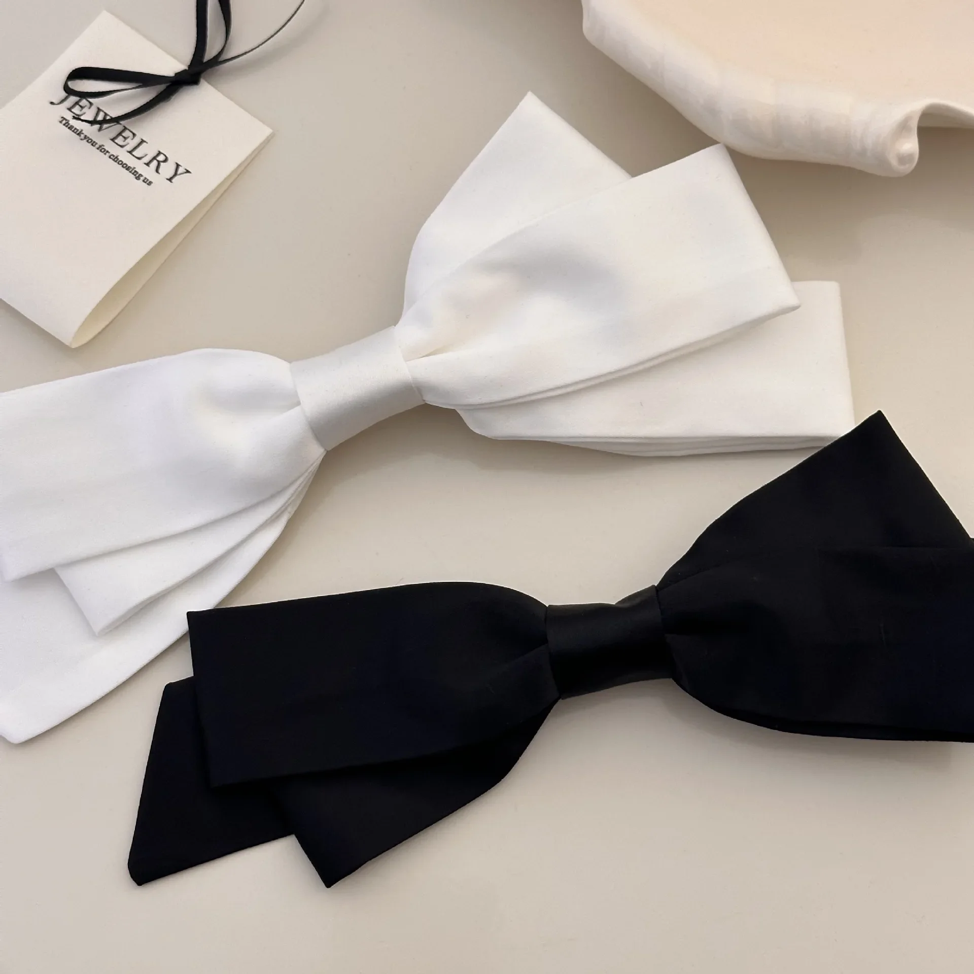 Asymmetrical bow big large accessories for women girl korean hair pins and clips trendy leading fashion vintage kpop ribbon 2024