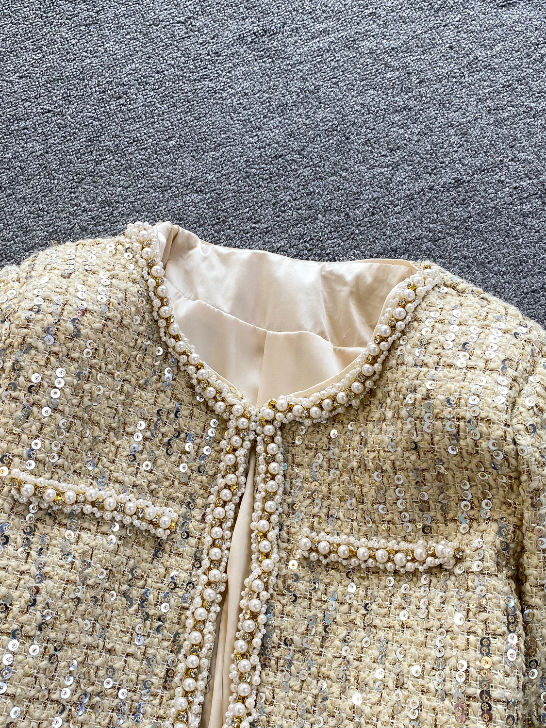 유럽산 고급 경량 럭셔리 다이아몬드 장식 비즈 여성 재킷 인조 모피 소재 아우터웨어