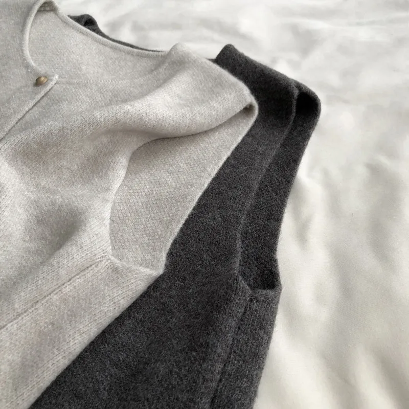 Ele lectual  Color Overlap Outerwear Gold Button Knitted Sweater Vest Women's round Ne Versatile Loose Sweate...