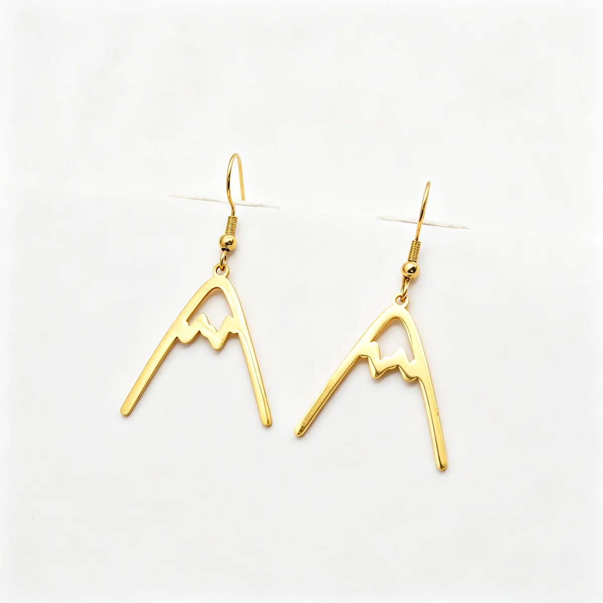 Kinitial – boucles d'oreilles pendantes en acier inoxydable pour femmes, bijoux géographiques en forme de V, cadeau pour randonneuse