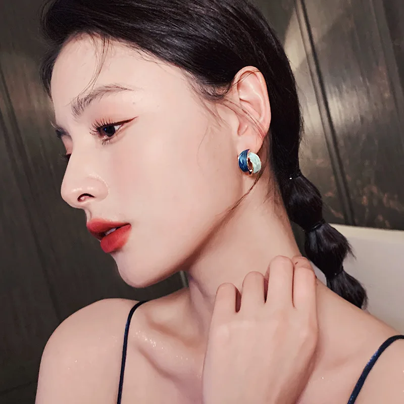 Fashion Hollow Irregular Geometry Stud Earrings for Women Enamel Oil Metal Leaf C-Shape Earrings Elegant Party Korean Jewelry